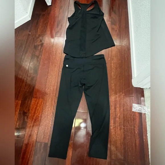 Fabletics Women's Black Sleeveless top and matching leggings - Picture 4 of 4